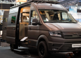 令人驚嘆的火箭山4x4露營(yíng)車(chē)尋求冒險(xiǎn)和孤獨(dú)