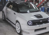 帶有賽車(chē)靈感車(chē)身套件的本田E絕對(duì)可愛(ài)