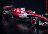 阿爾法羅密歐推出新車時(shí)第一位F1車手周打氣