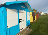 Scratby的海灘小屋業(yè)主已經(jīng)為他們的海灘小屋支付了7500英鎊