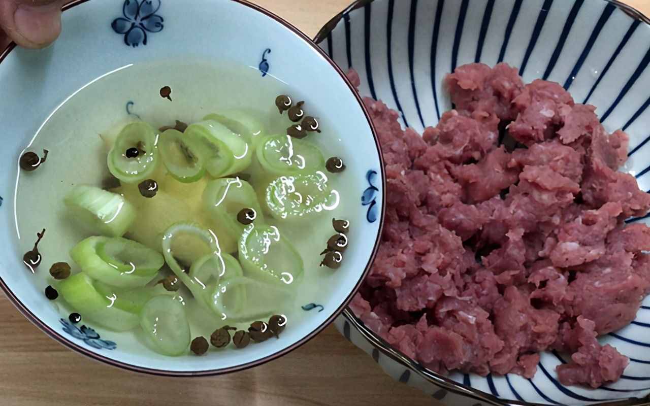 從和面到出鍋，手把手教你包餛飩，皮薄如紙，餡大味美，實(shí)惠營(yíng)養(yǎng)