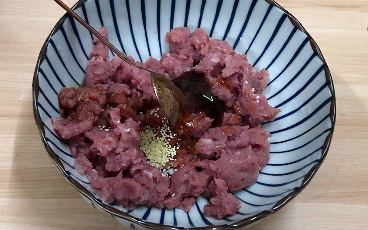 從和面到出鍋，手把手教你包餛飩，皮薄如紙，餡大味美，實(shí)惠營(yíng)養(yǎng)