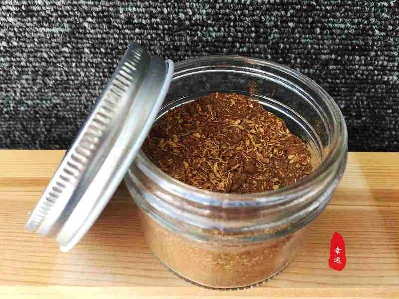 廚房調(diào)料自己動(dòng)手吧，自制花椒粉，雖然粗糙但味香還不牙磣