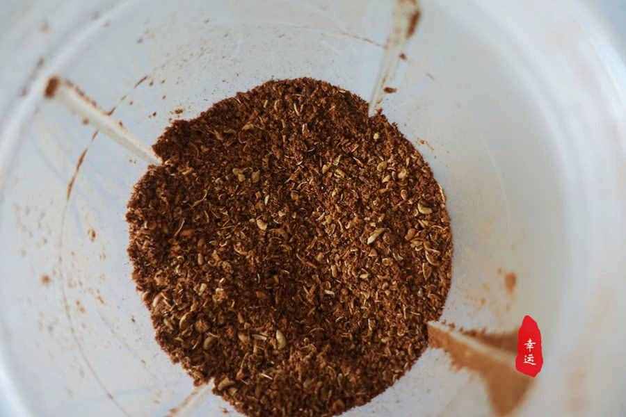 廚房調(diào)料自己動(dòng)手吧，自制花椒粉，雖然粗糙但味香還不牙磣