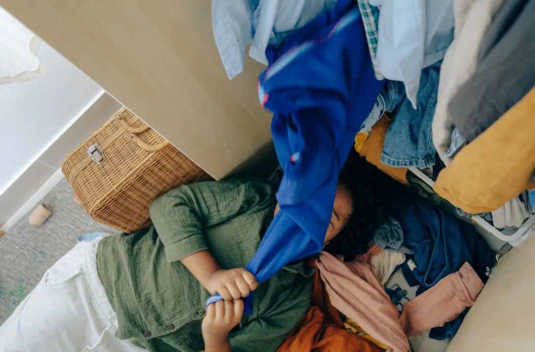 折好衣服是收納的第一步！美女收納師手把手，讓衣柜再收50件