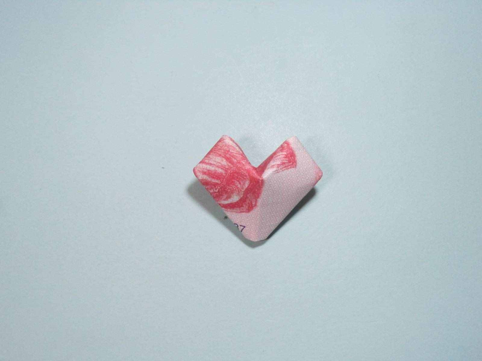 手工折紙愛(ài)心 用錢(qián)折紙立體愛(ài)心詳細(xì)圖解