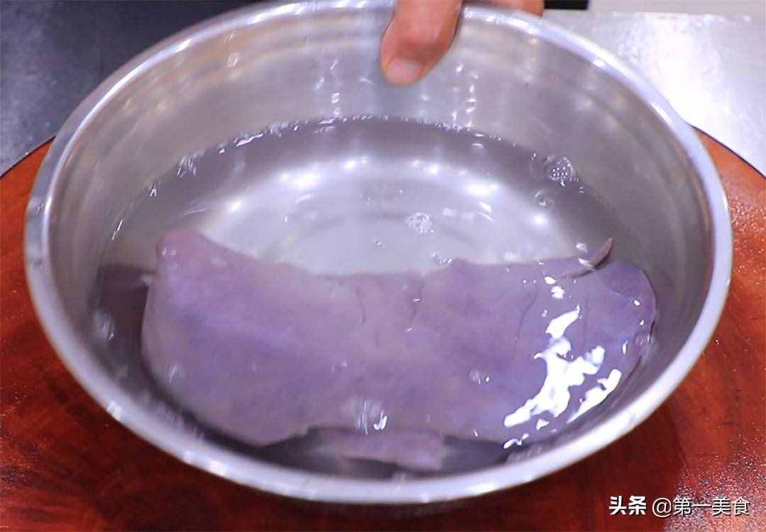 豬肝如此爆炒鮮嫩不老，廚師長分享做法和技巧，滑嫩不腥又入味