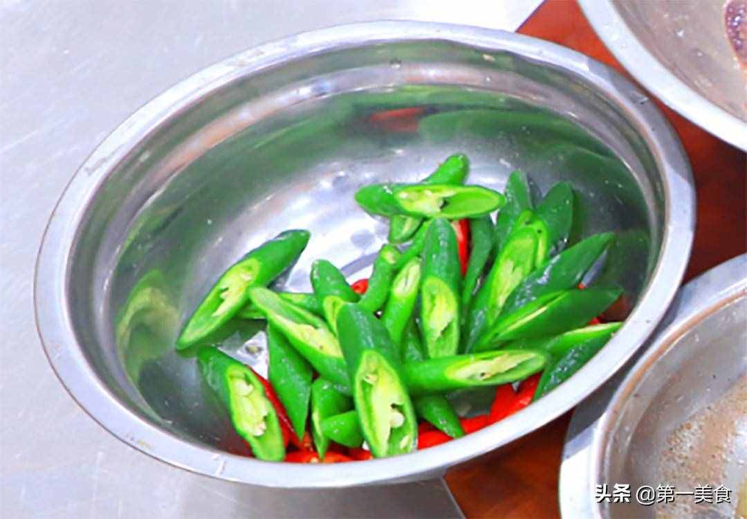 豬肝如此爆炒鮮嫩不老，廚師長分享做法和技巧，滑嫩不腥又入味