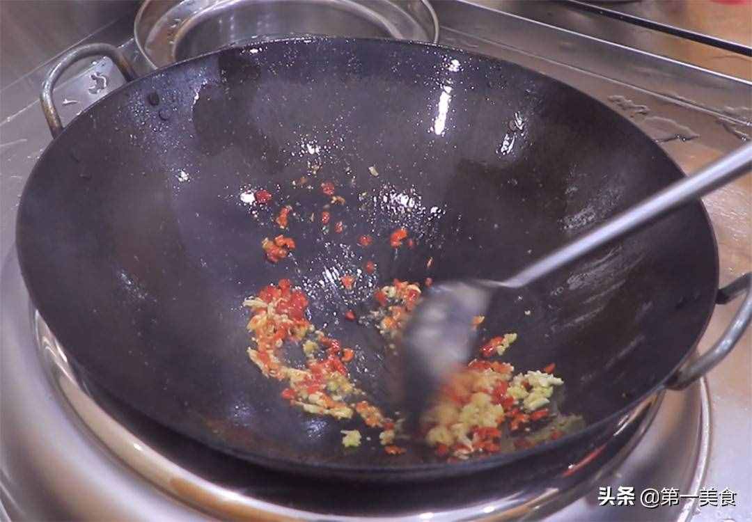 豬肝如此爆炒鮮嫩不老，廚師長分享做法和技巧，滑嫩不腥又入味