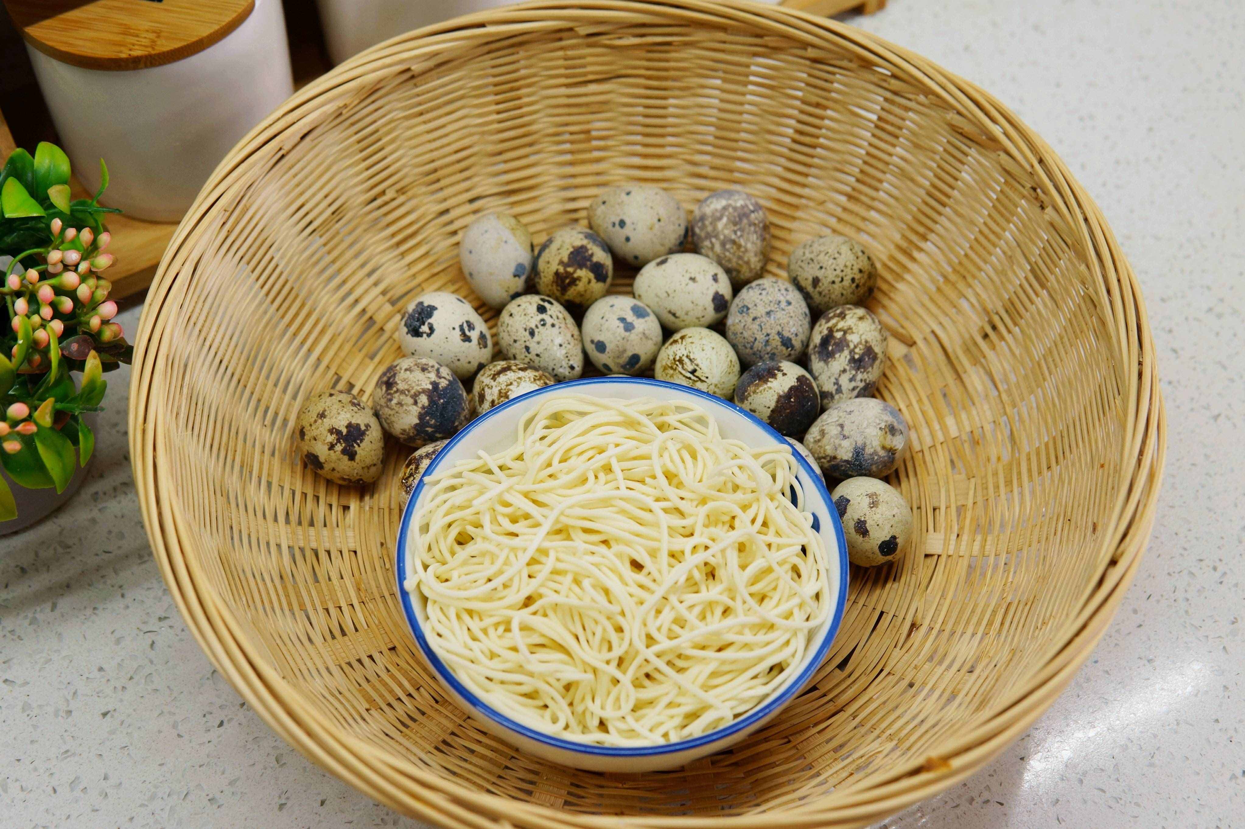 給年夜飯加盤(pán)菜，“連中三元”端上桌，寓意金榜題名，前程似錦