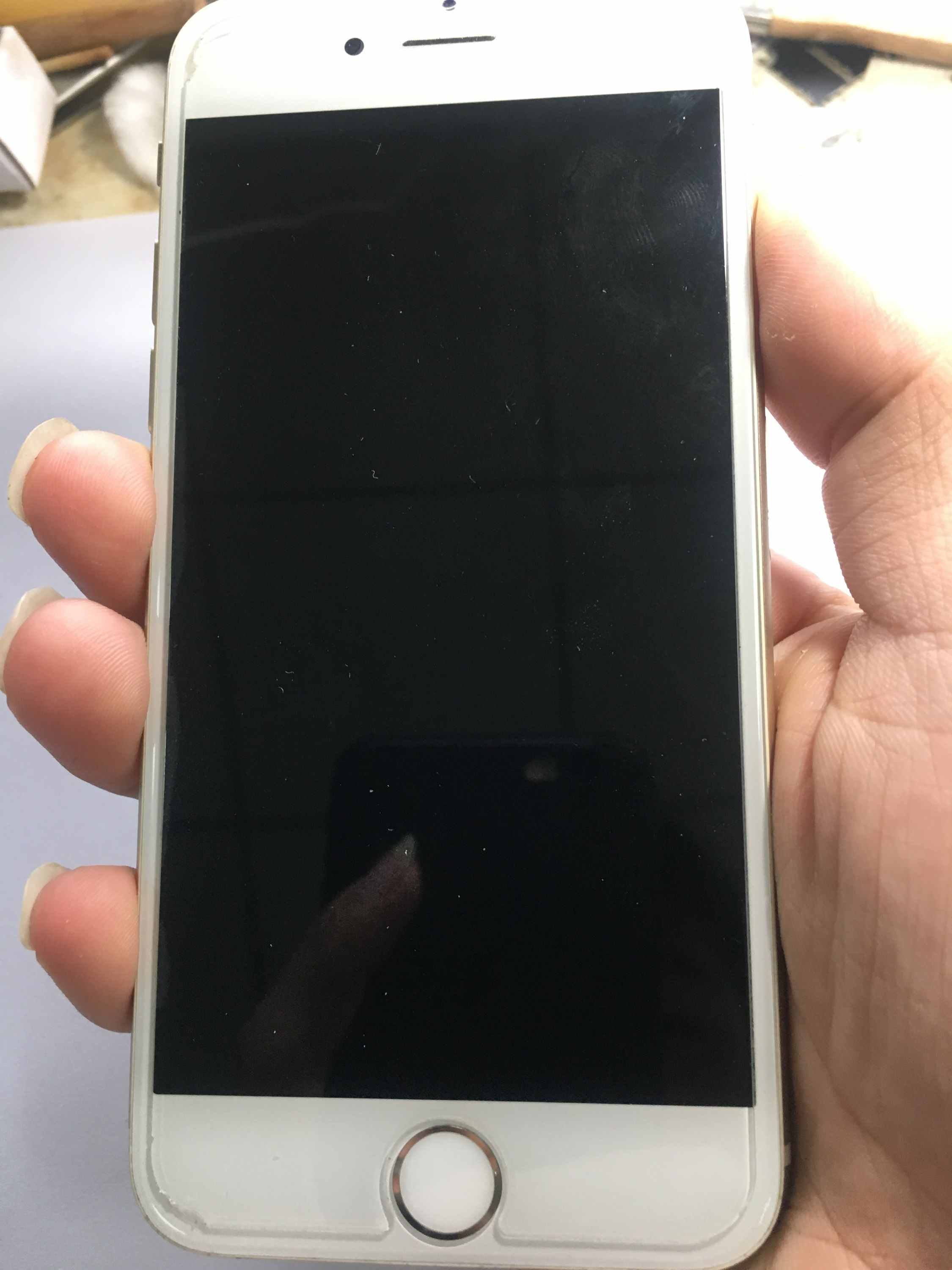 手機(jī)不開機(jī)？沒什么大不了的事兒 很多時(shí)候都是這里的問題