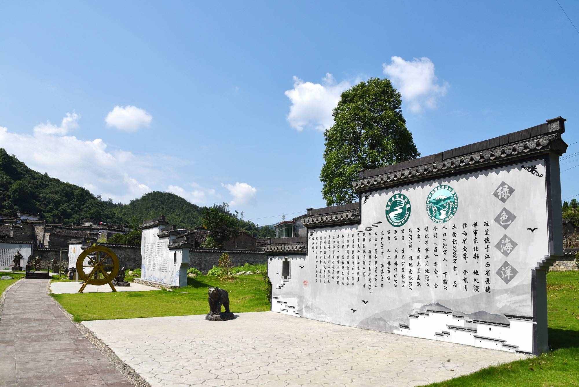 曾與景德鎮(zhèn)平起平坐的瑤里古鎮(zhèn)，如今成為一處探尋古跡的好去處