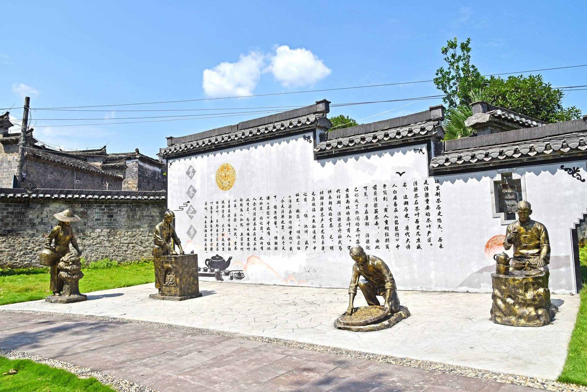 曾與景德鎮(zhèn)平起平坐的瑤里古鎮(zhèn)，如今成為一處探尋古跡的好去處