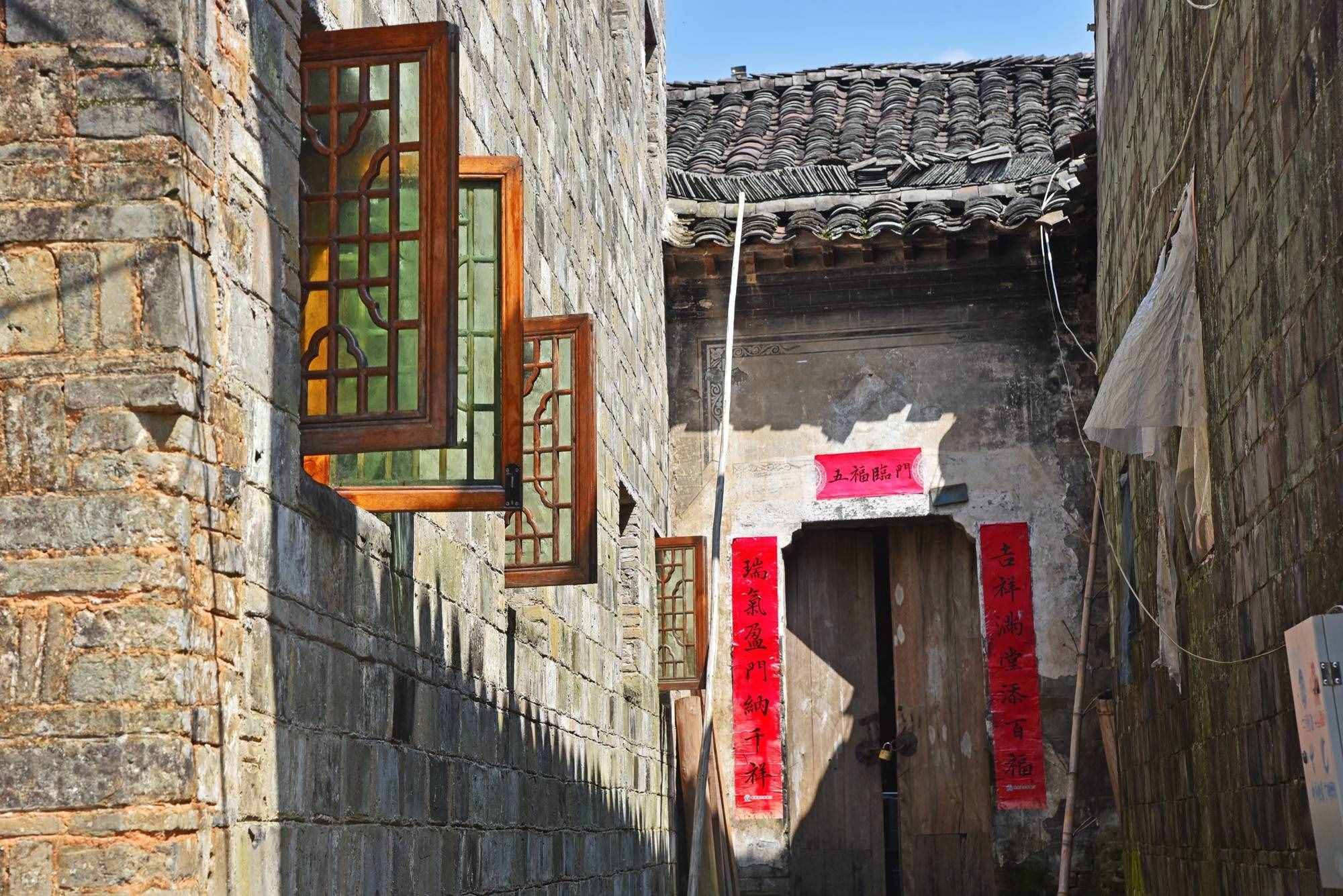 曾與景德鎮(zhèn)平起平坐的瑤里古鎮(zhèn)，如今成為一處探尋古跡的好去處