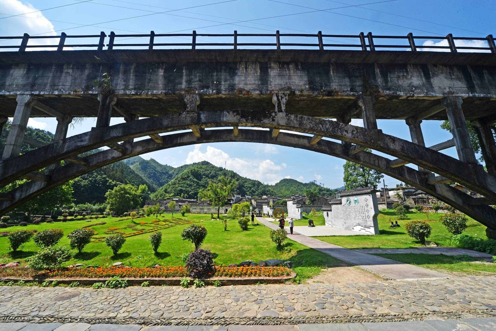曾與景德鎮(zhèn)平起平坐的瑤里古鎮(zhèn)，如今成為一處探尋古跡的好去處