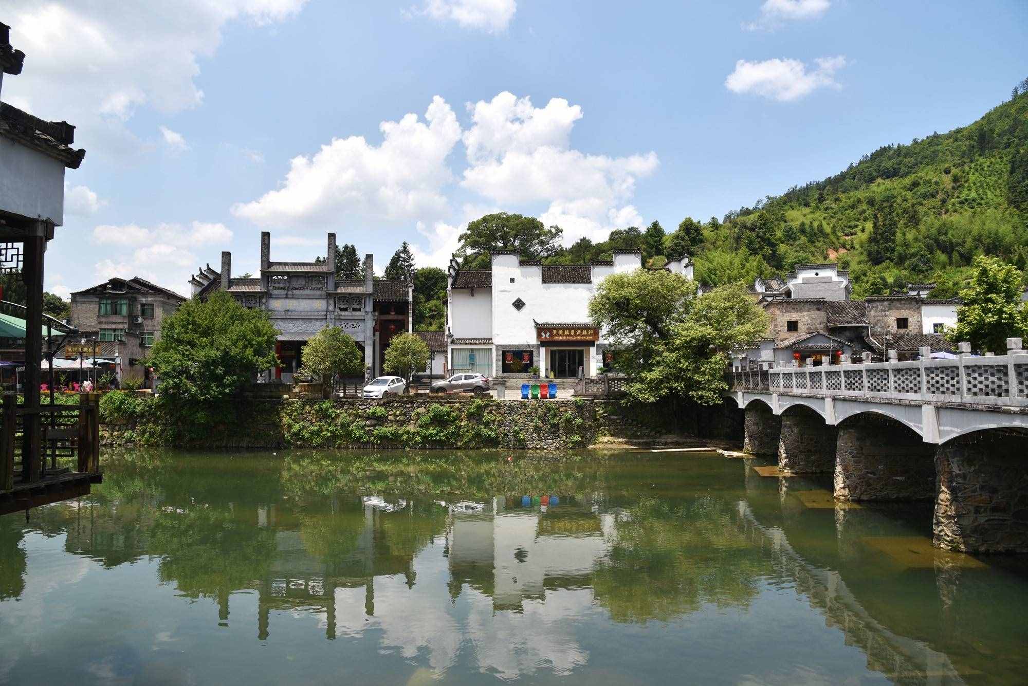 曾與景德鎮(zhèn)平起平坐的瑤里古鎮(zhèn)，如今成為一處探尋古跡的好去處