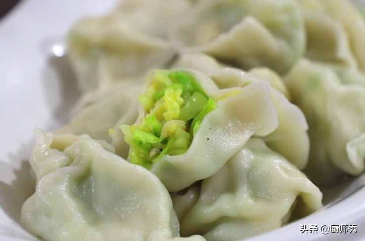 春節(jié)餃子包這個(gè)餡，2個(gè)西葫蘆3個(gè)雞蛋，口感鮮美營養(yǎng)，全家都愛吃