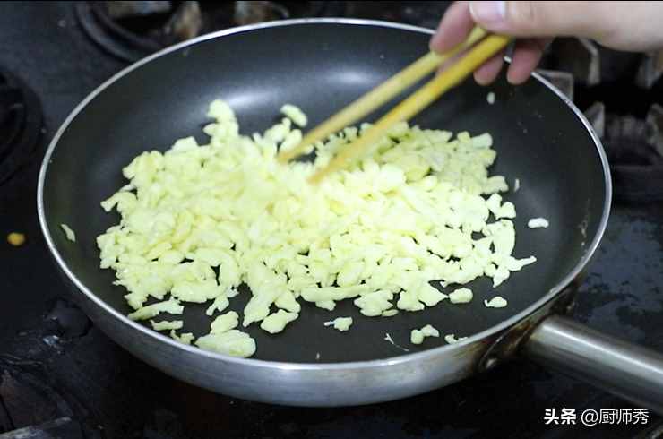春節(jié)餃子包這個(gè)餡，2個(gè)西葫蘆3個(gè)雞蛋，口感鮮美營養(yǎng)，全家都愛吃