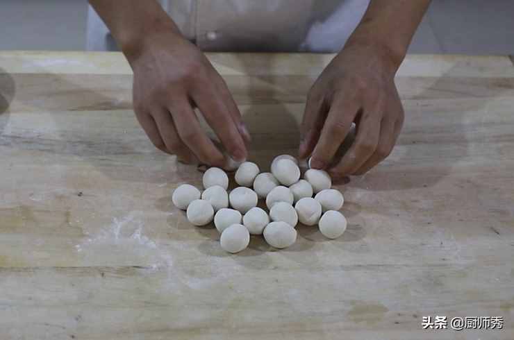 春節(jié)餃子包這個(gè)餡，2個(gè)西葫蘆3個(gè)雞蛋，口感鮮美營養(yǎng)，全家都愛吃