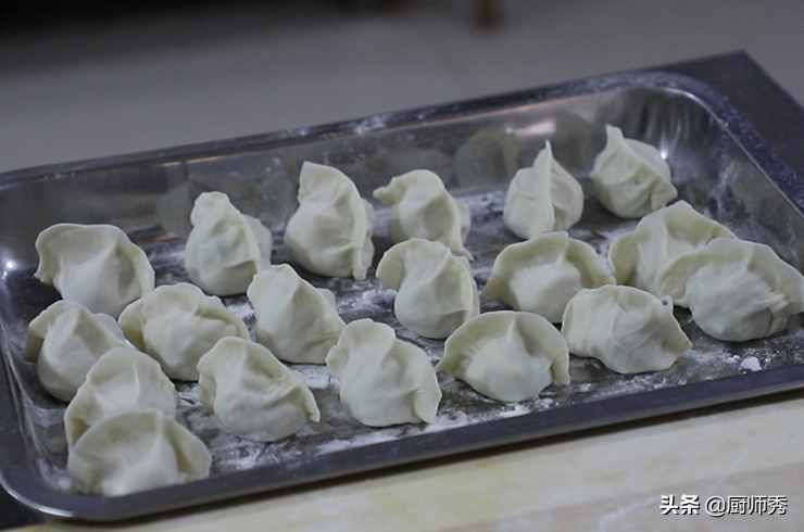 春節(jié)餃子包這個(gè)餡，2個(gè)西葫蘆3個(gè)雞蛋，口感鮮美營養(yǎng)，全家都愛吃