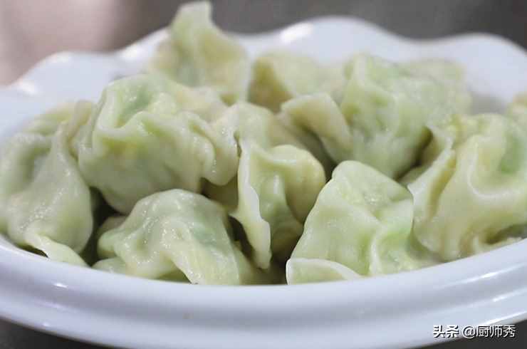 春節(jié)餃子包這個(gè)餡，2個(gè)西葫蘆3個(gè)雞蛋，口感鮮美營養(yǎng)，全家都愛吃