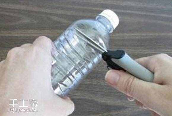 用礦泉水瓶制作小花 簡單手工塑料花怎么做 -  www.shougongdi.com