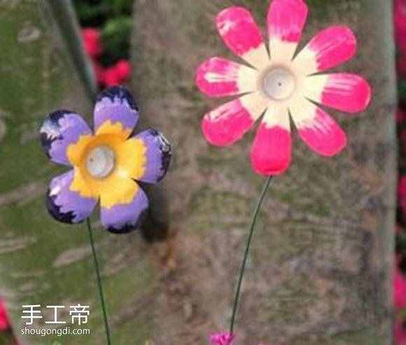 用礦泉水瓶制作小花 簡單手工塑料花怎么做 -  www.shougongdi.com
