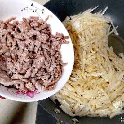 在家不知道吃什么，吃蓮藕炒肉絲就對(duì)了