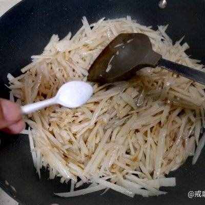 在家不知道吃什么，吃蓮藕炒肉絲就對(duì)了