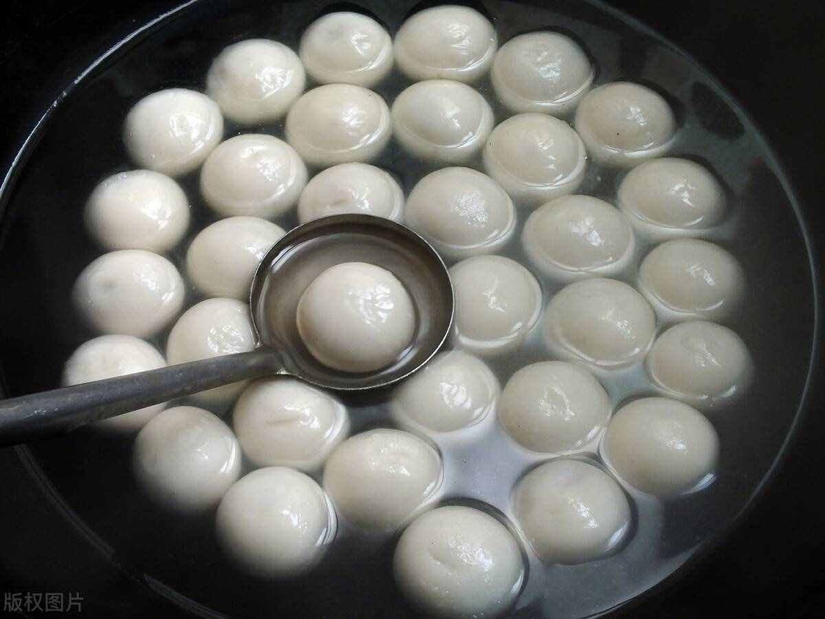 南湯圓北元宵，湯圓和元宵是一種東西嗎？很多人分不清