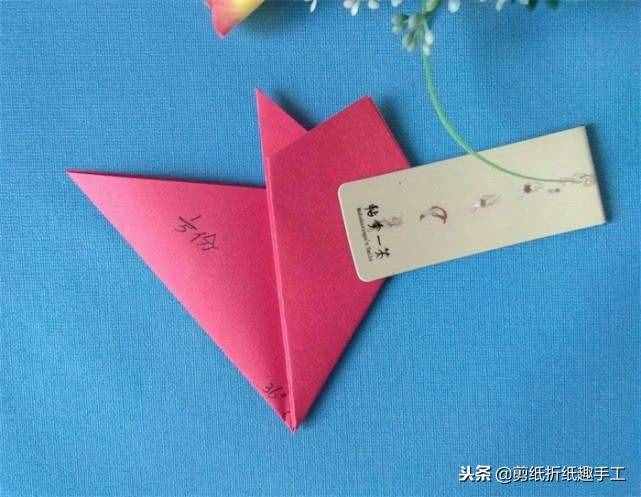 分享漂亮的五瓣窗花剪紙，簡(jiǎn)單幾步就能完成，一起來試一試吧