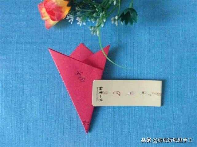分享漂亮的五瓣窗花剪紙，簡(jiǎn)單幾步就能完成，一起來試一試吧