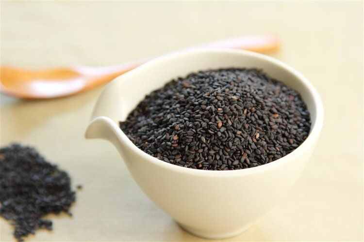 醫(yī)生建議女性多吃這8種食物，可以補(bǔ)氣血