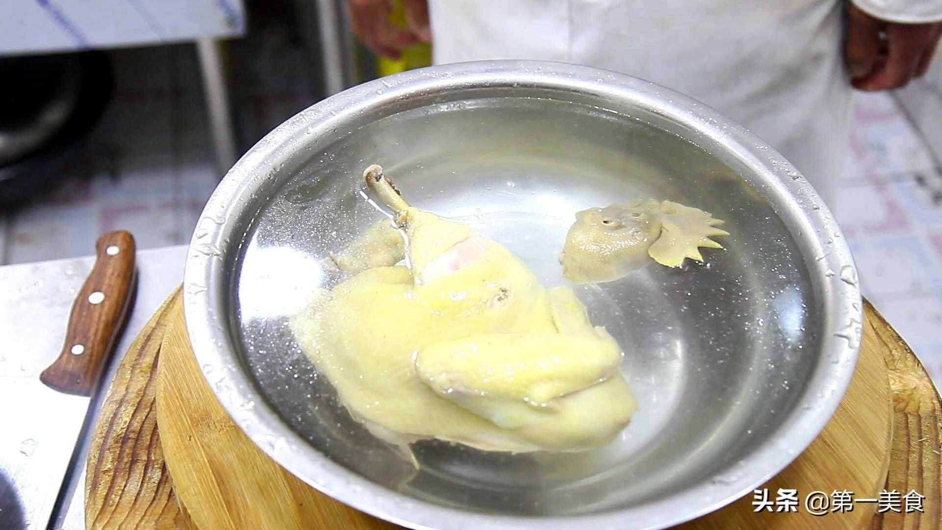 這才是白斬雞的正確做法，廚師長(zhǎng)讓你在家就能做白斬雞，鮮嫩無比
