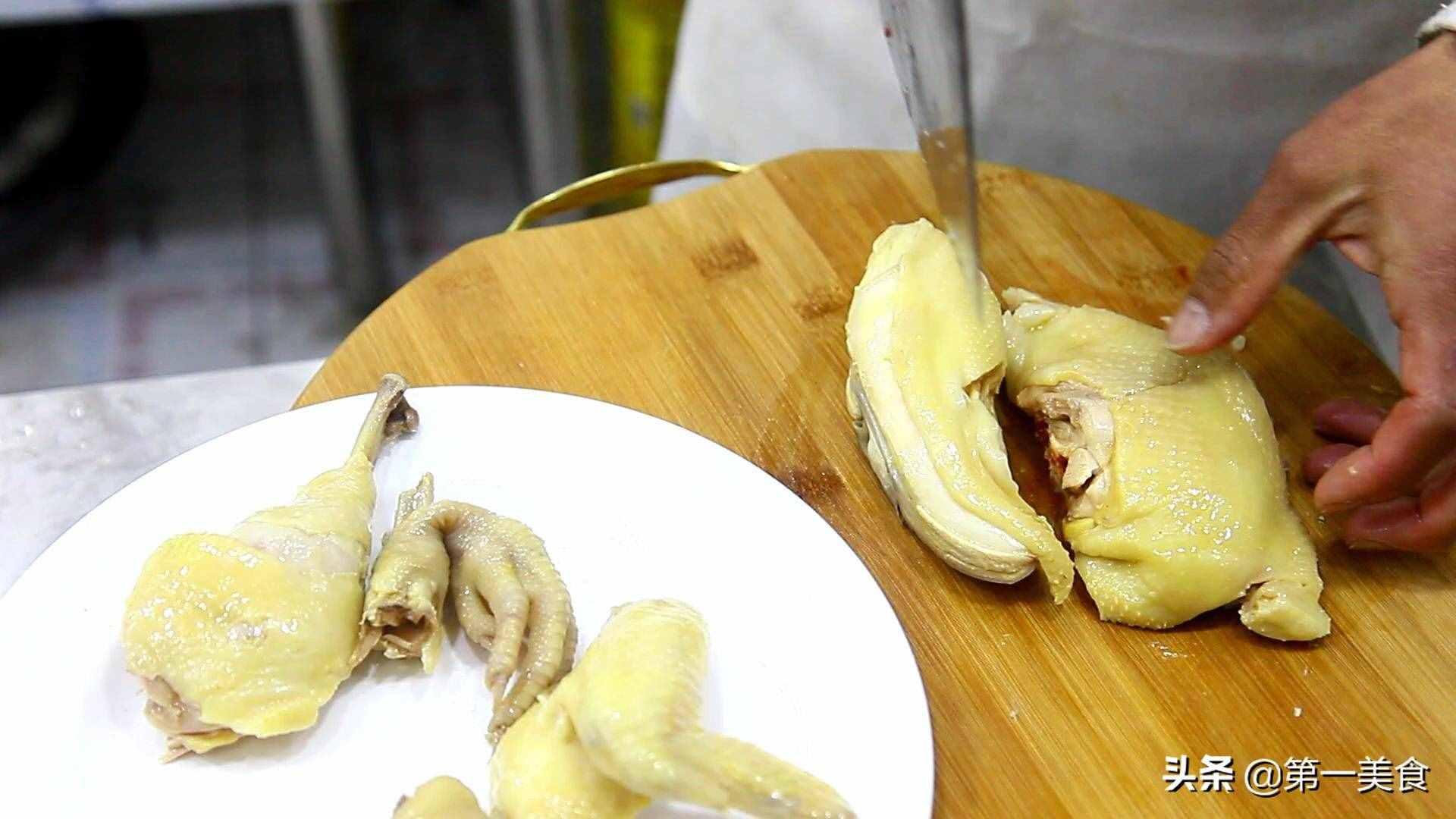 這才是白斬雞的正確做法，廚師長(zhǎng)讓你在家就能做白斬雞，鮮嫩無比