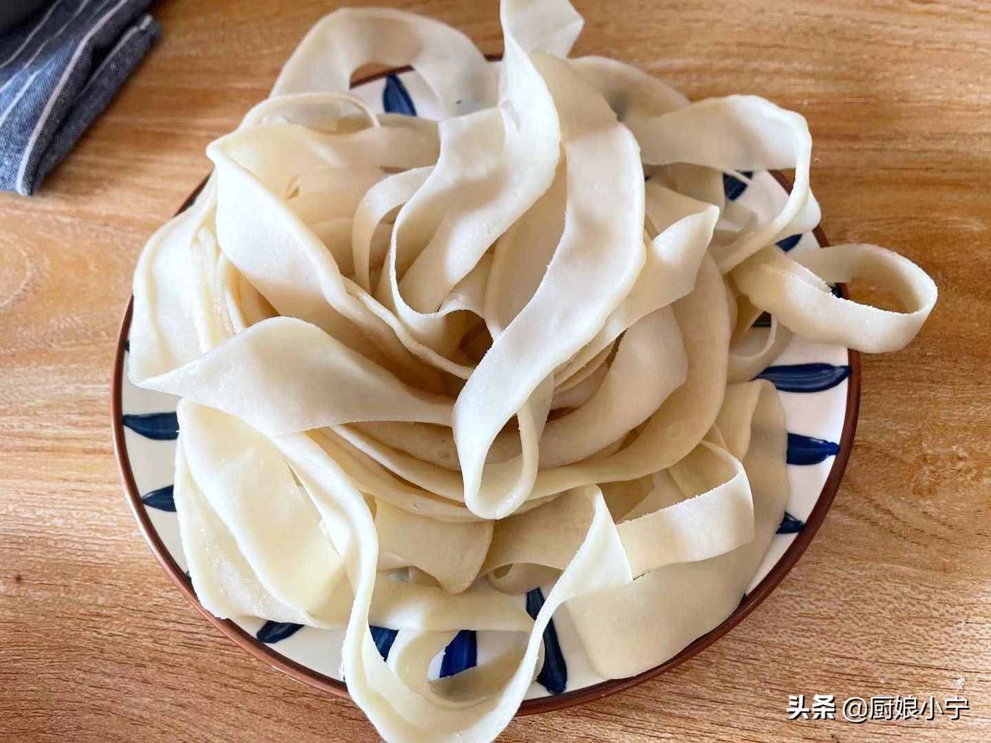 立春吃春餅，這方法才靠譜，輕薄柔軟、方法簡單，一次出鍋25張