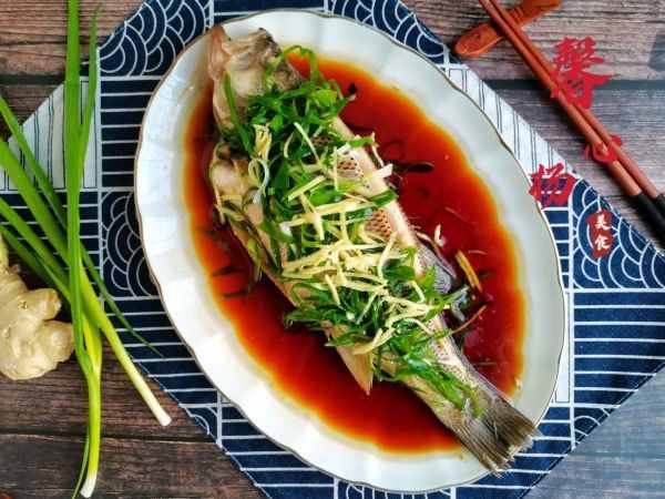 清蒸鱸魚，操作簡單太好吃了