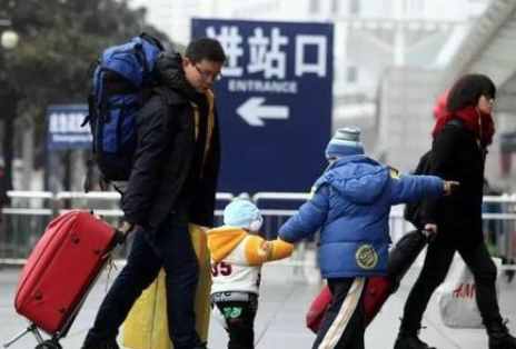 “回流兒童”的無所適從：看似比留守兒童幸運(yùn)，實(shí)際上身處地獄