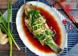 今日更新蒸魚豉油怎么用（清蒸鱸魚的做法和步驟）