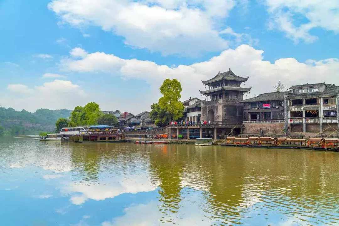 千萬(wàn)不要去黃龍溪，你會(huì)濕身，還會(huì)吃撐