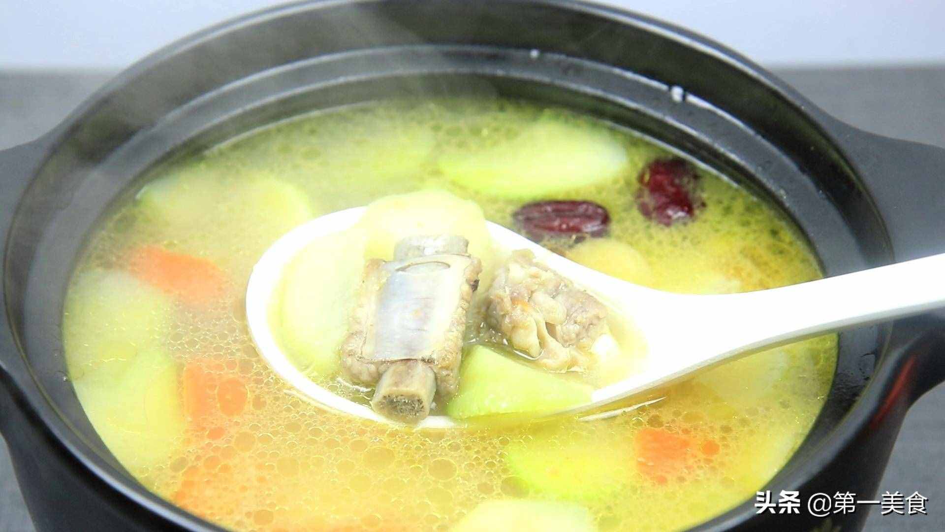 排骨湯這樣燉！不僅湯汁清亮，排骨不腥，而且少油、少鹽更健康