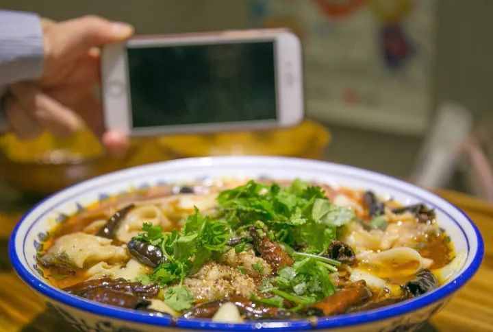 收藏！成都最火的18條美食街，再有人問來成都吃什么，就甩給他！