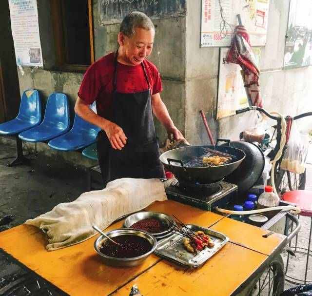 收藏！成都最火的18條美食街，再有人問來成都吃什么，就甩給他！