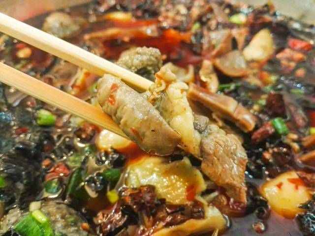 收藏！成都最火的18條美食街，再有人問來成都吃什么，就甩給他！