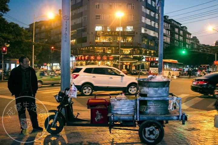 收藏！成都最火的18條美食街，再有人問來成都吃什么，就甩給他！