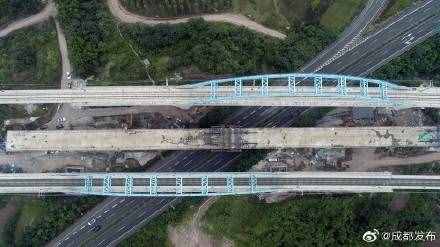 成功跨越成自瀘高速公路！時速350公里成自高鐵建設(shè)有新進(jìn)展