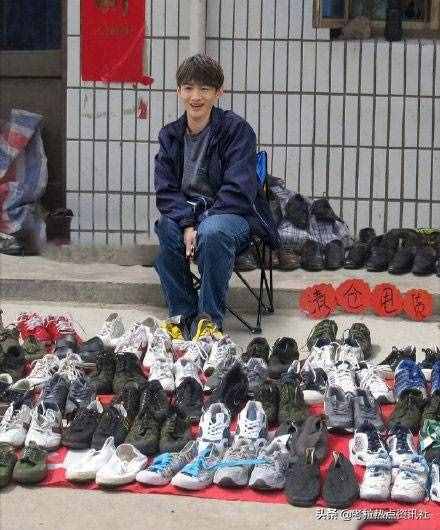 全員擺攤是什么梗 愛(ài)豆擺地?cái)偟膱D片
