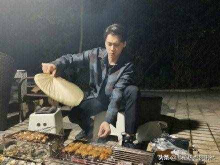全員擺攤是什么梗 愛(ài)豆擺地?cái)偟膱D片