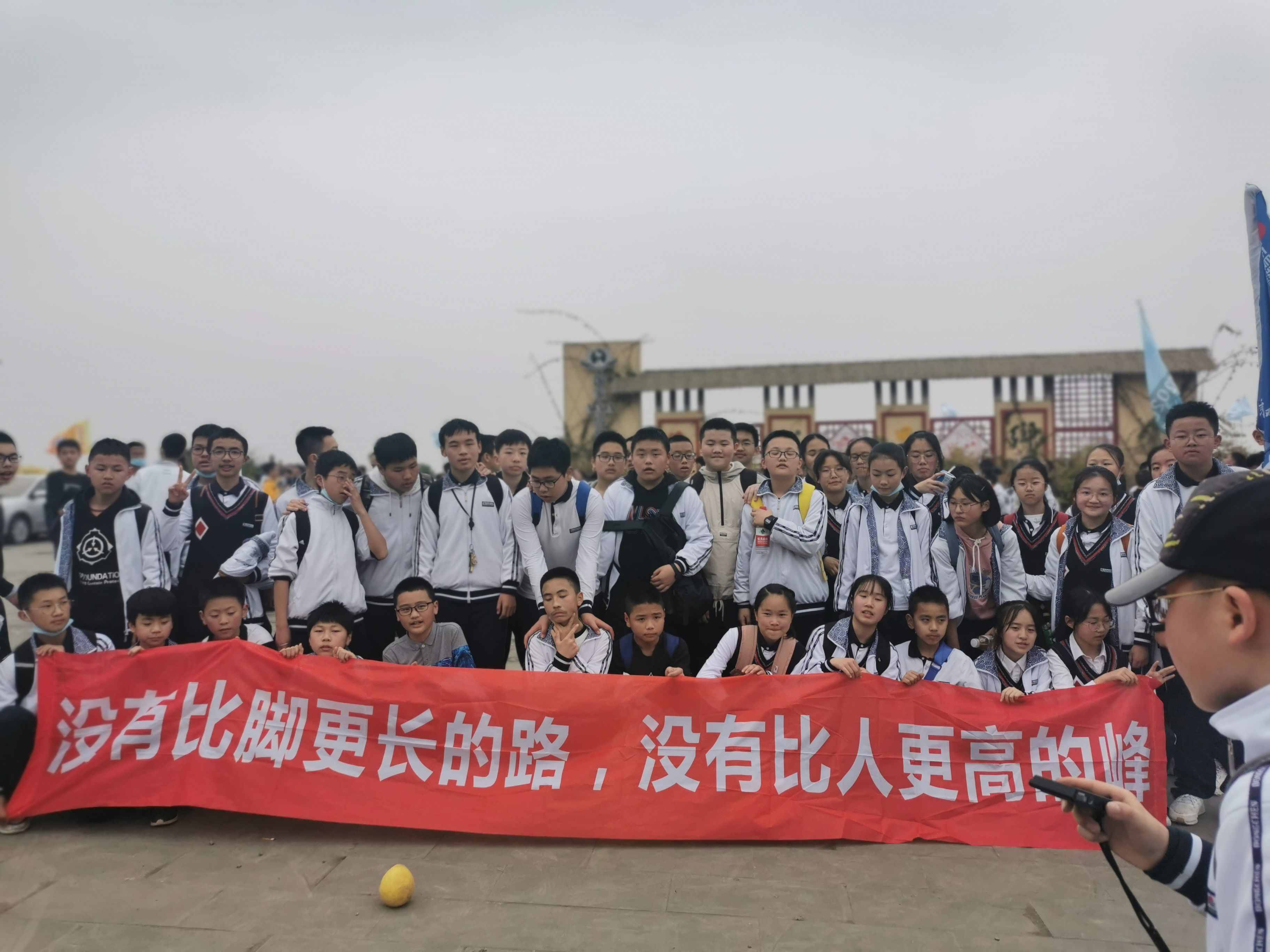 城市中學(xué)生放飛心靈之旅-《與春同行》