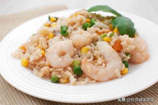 家常菜之三色炒蝦仁，顏色鮮艷，味道清香，看到就有食欲